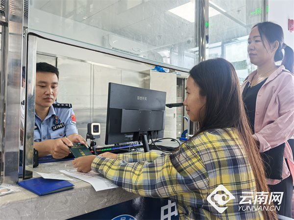 “一站式”办结！云南打洛边检站为13名跨境学童提供集中办证服务