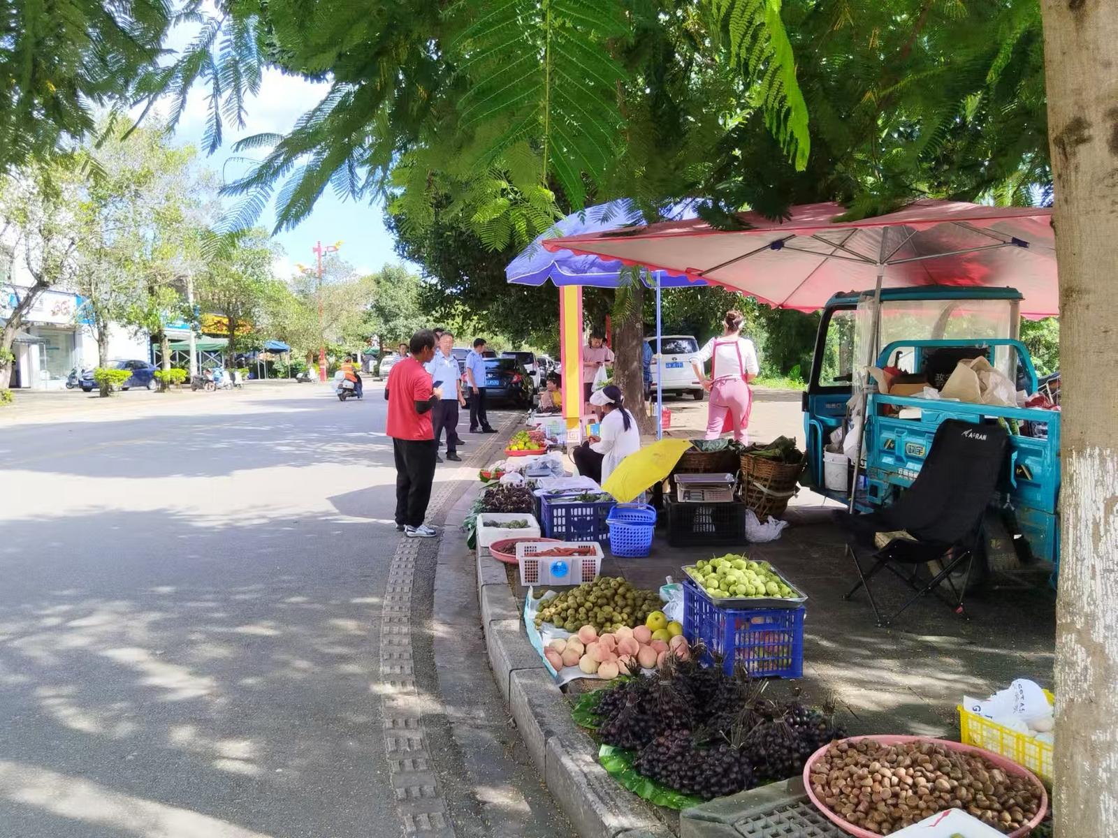 山货街开街 陇川破解“占道难题”有妙招