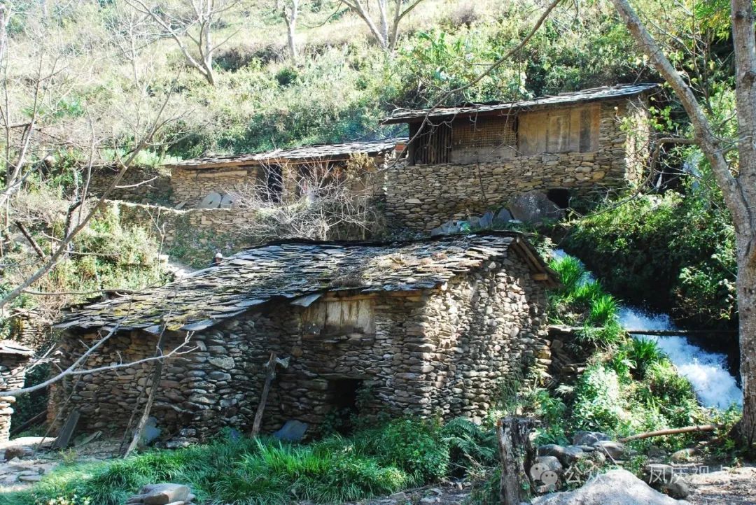 凤庆县诗礼乡：青石为骨水为魂 古墨磨坊群的活态传承