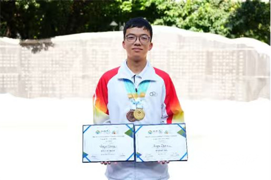高中生张俊宇斩获IESO国际金牌 实现云南该赛事奖牌“零”的突破