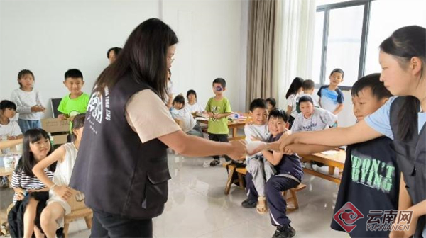 玉溪市江城镇：小镇暑托班里的欢声笑语