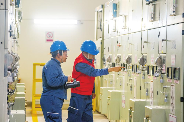 云南省电力系统多措并举护航暑期用电 为清凉云南注入“满格”电量